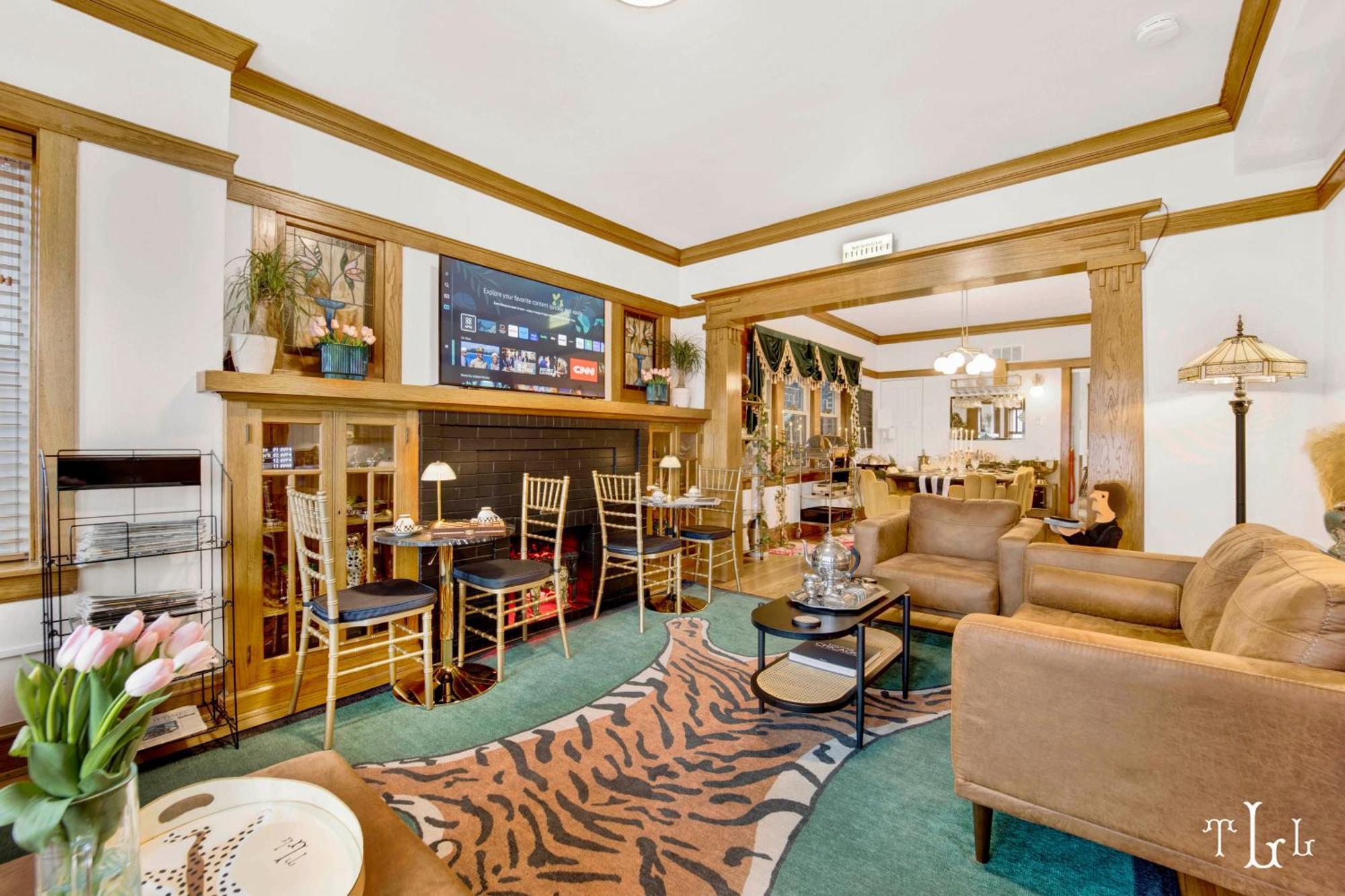 The Twin Lions: Bespoke Travel W/ Speakeasy* * Chicago